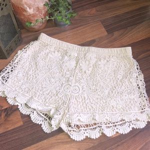 L. A. Hearts crocheted, cream shorts